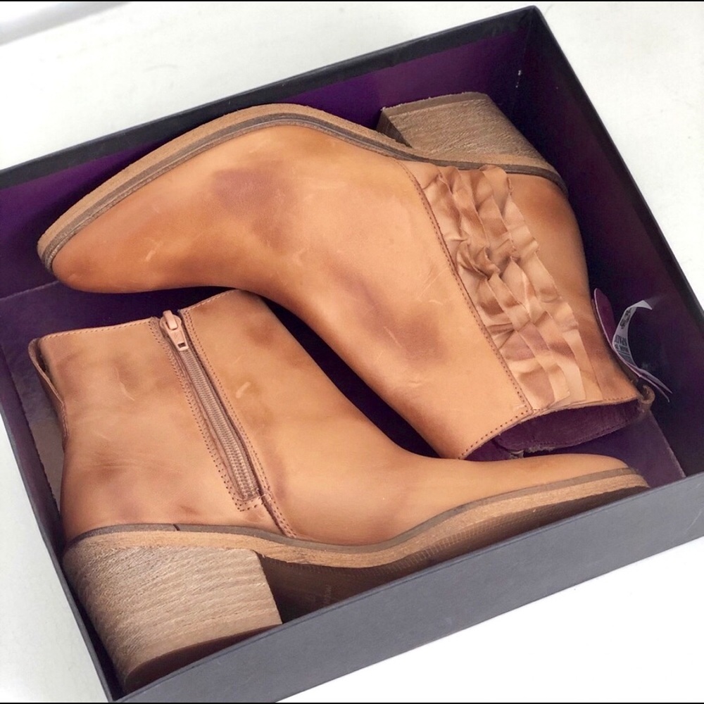 NIB MTNG Mala Vita Leather Ruffle Boots - Picture 5 of 7